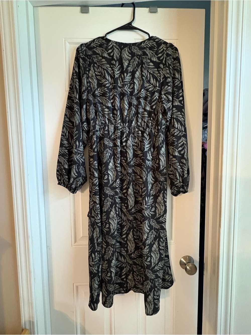 Women's Black Long Sleeve Midi Dress with Leaf Print - Picture 2 of 3